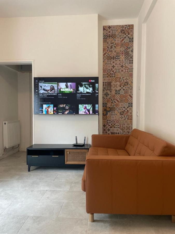 4 Bedroom House With Garden, Parking & 3 Mins Walking Distance From Train Station ロンドン エクステリア 写真