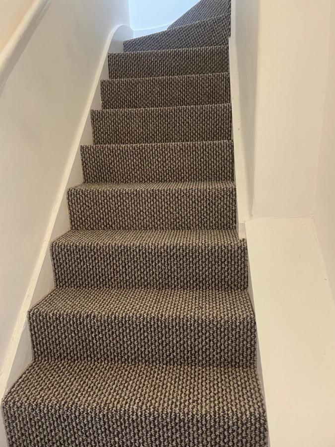 4 Bedroom House With Garden, Parking & 3 Mins Walking Distance From Train Station ロンドン エクステリア 写真