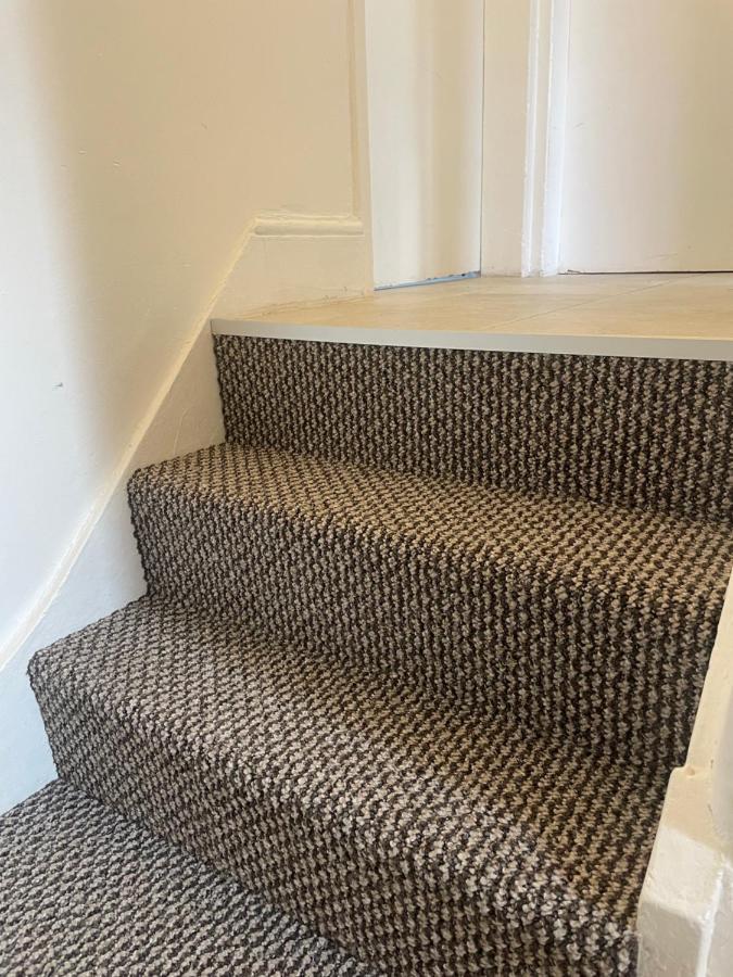 4 Bedroom House With Garden, Parking & 3 Mins Walking Distance From Train Station ロンドン エクステリア 写真